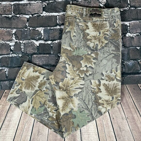 Vintage Wrangler Rugged Wear Jeans Mens 44x28 Advantage Leaf Camo Hunting Pants - Picture 1 of 13